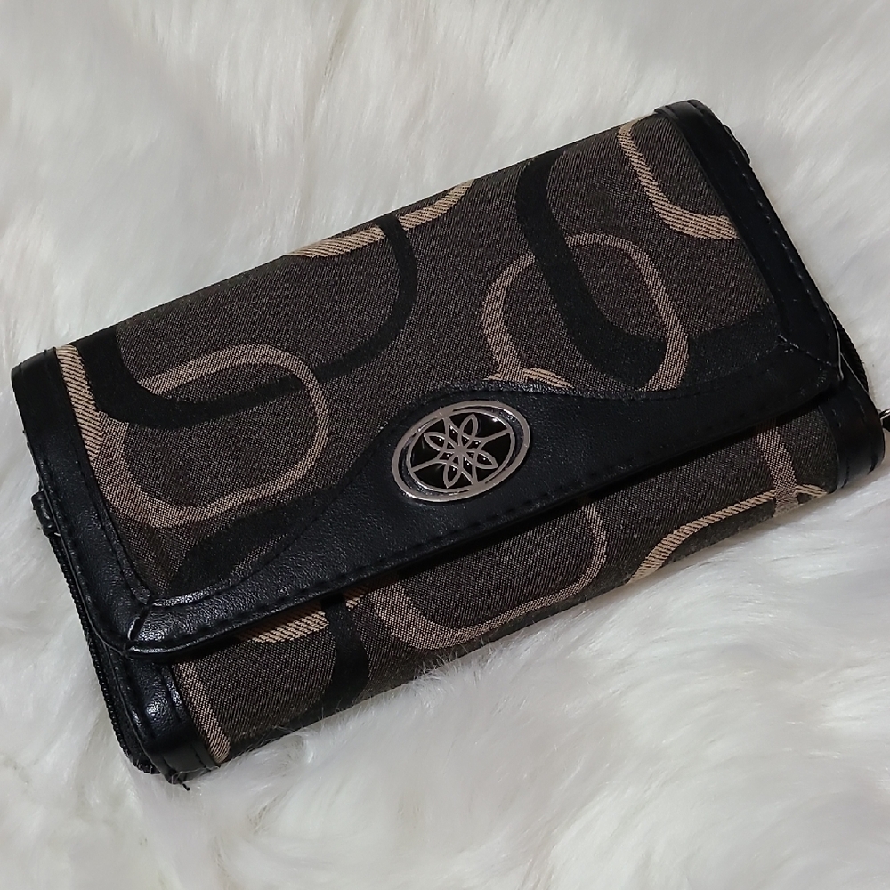 Sophisticated Black and Brown Wallet with Signature Pattern